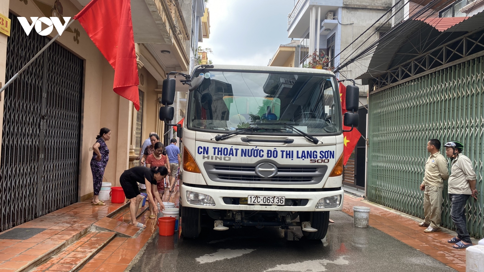 Sống giữa phố vẫn “khát” nước sạch ở Lạng Sơn