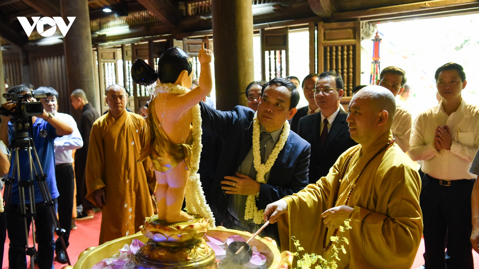 Phó Thủ tướng Trần Lưu Quang thăm, chúc mừng Đại lễ Phật đản tại Bắc Ninh