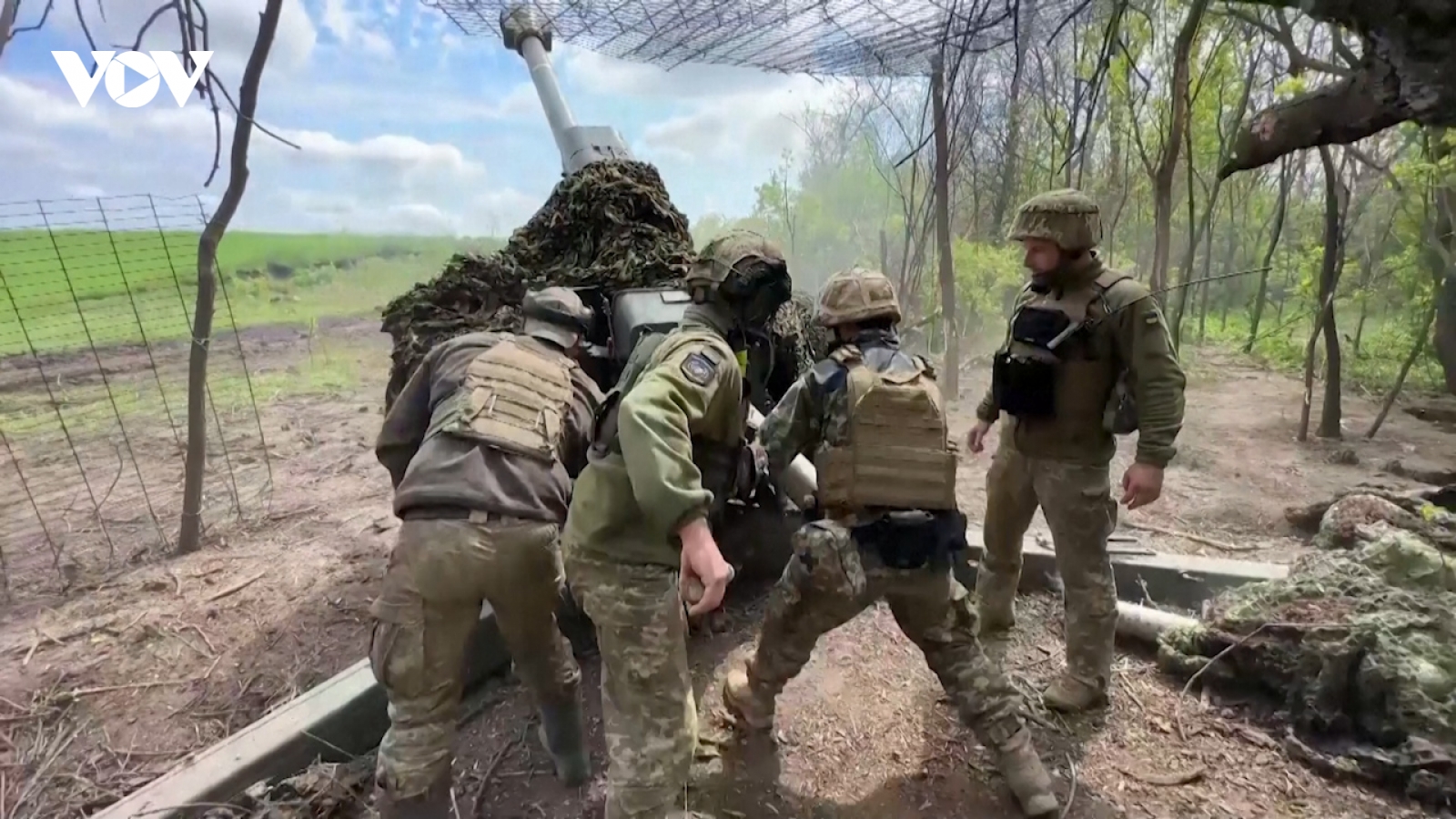 Ukraine khai hỏa lựu pháo D-30 vào các đơn vị của Nga gần Bakhmut