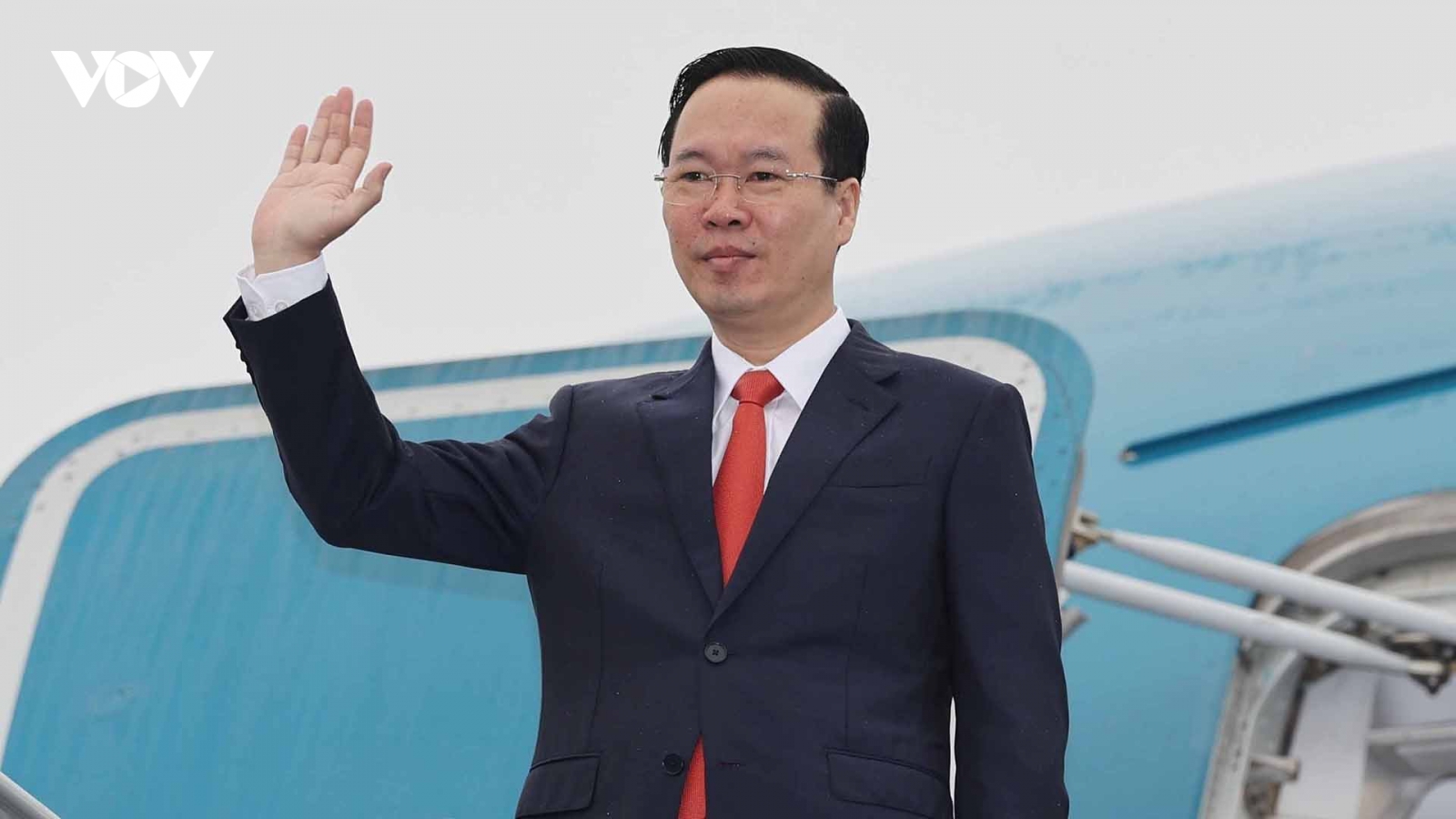 Chủ tịch nước Võ Văn Thưởng lên đường dự Lễ đăng quang của Nhà vua Anh Charles III