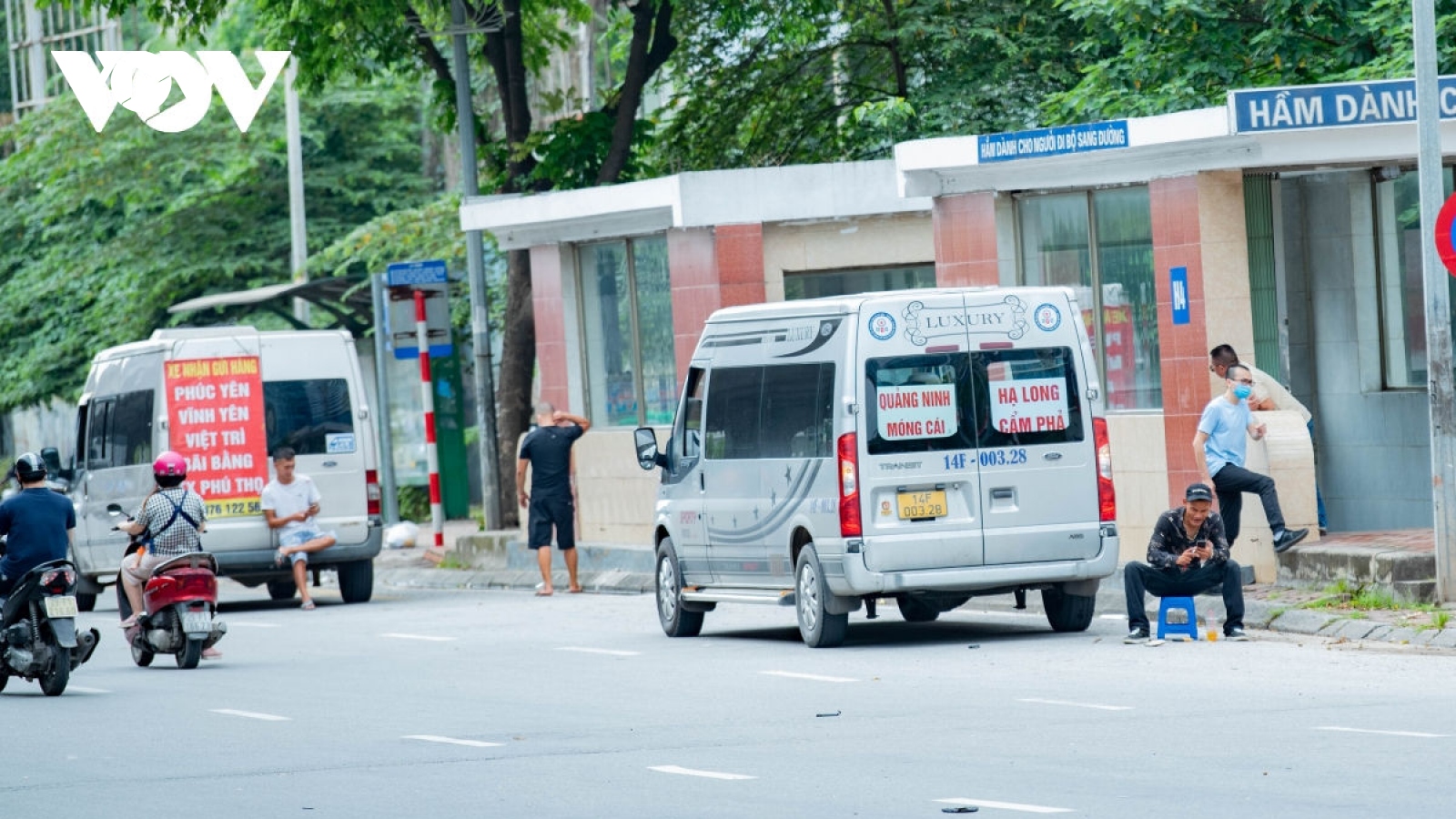 "Bó tay" trước nạn xe dù hoành hành trên các đường phố của Hà Nội?