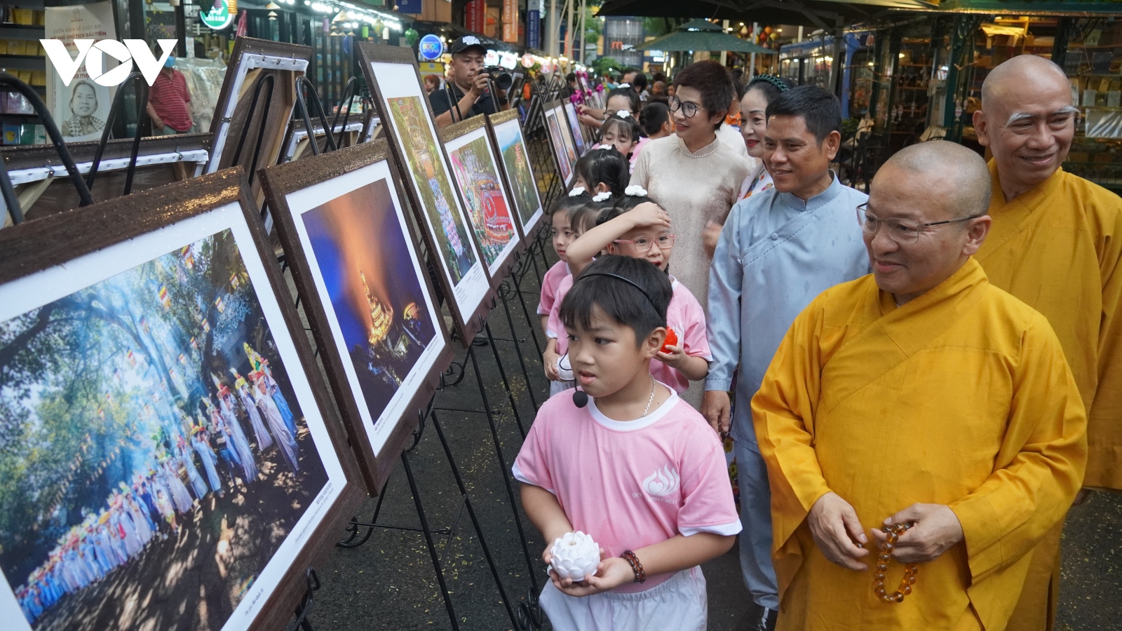 Triển lãm ảnh” Phật giáo với hoà bình”