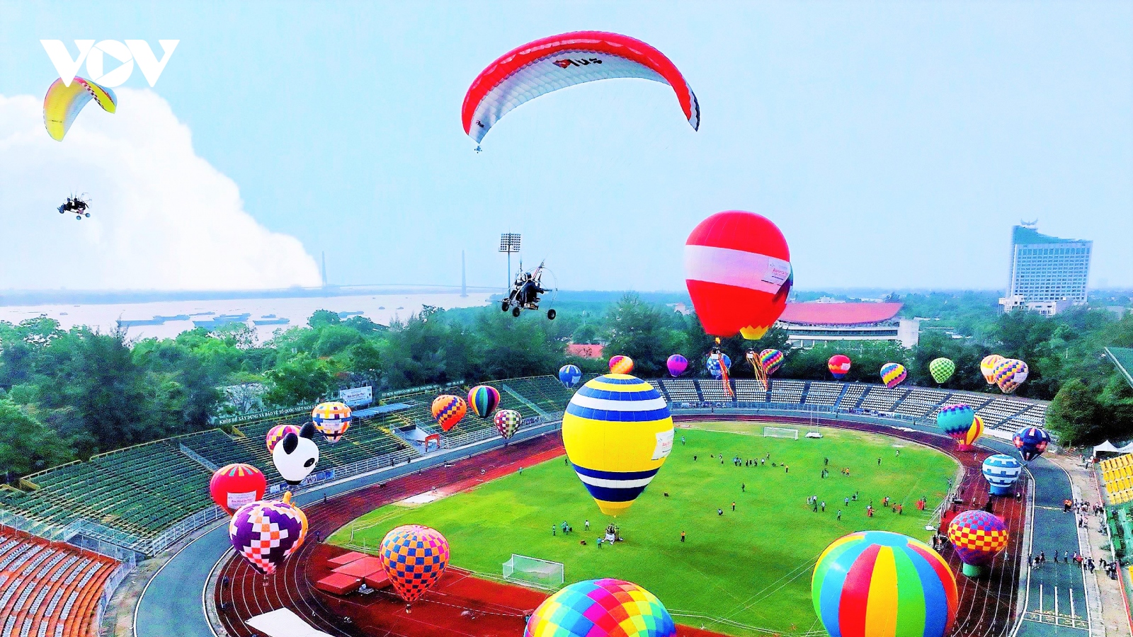 Lễ hội khinh khí cầu rực rỡ sắc màu đất Tây Đô