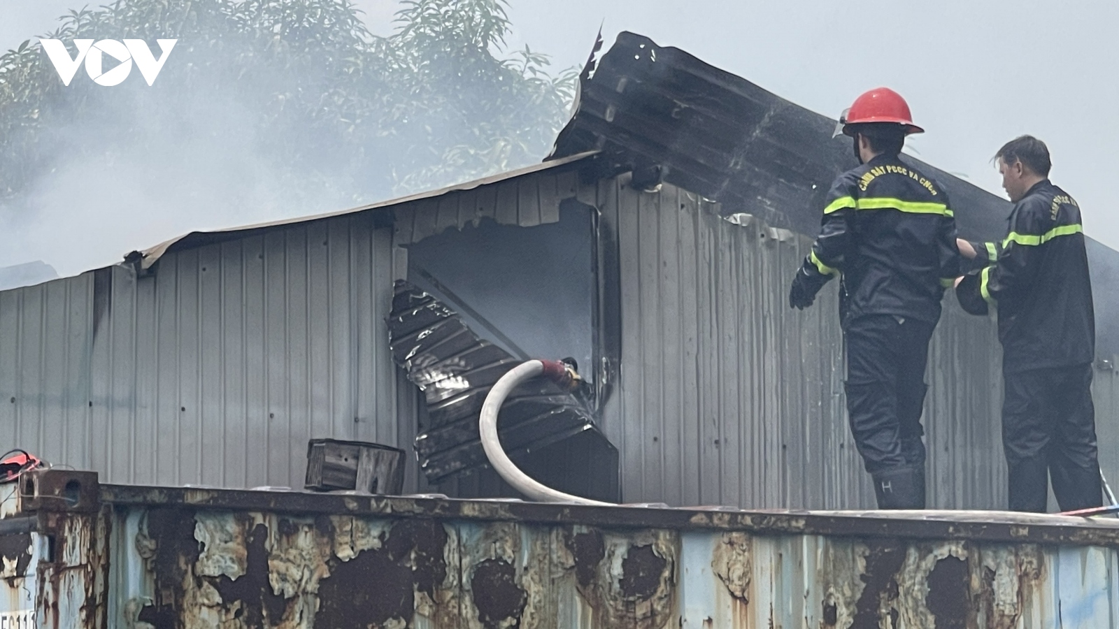 Cháy lớn tại xưởng bánh kẹo ở TP Thủ Đức