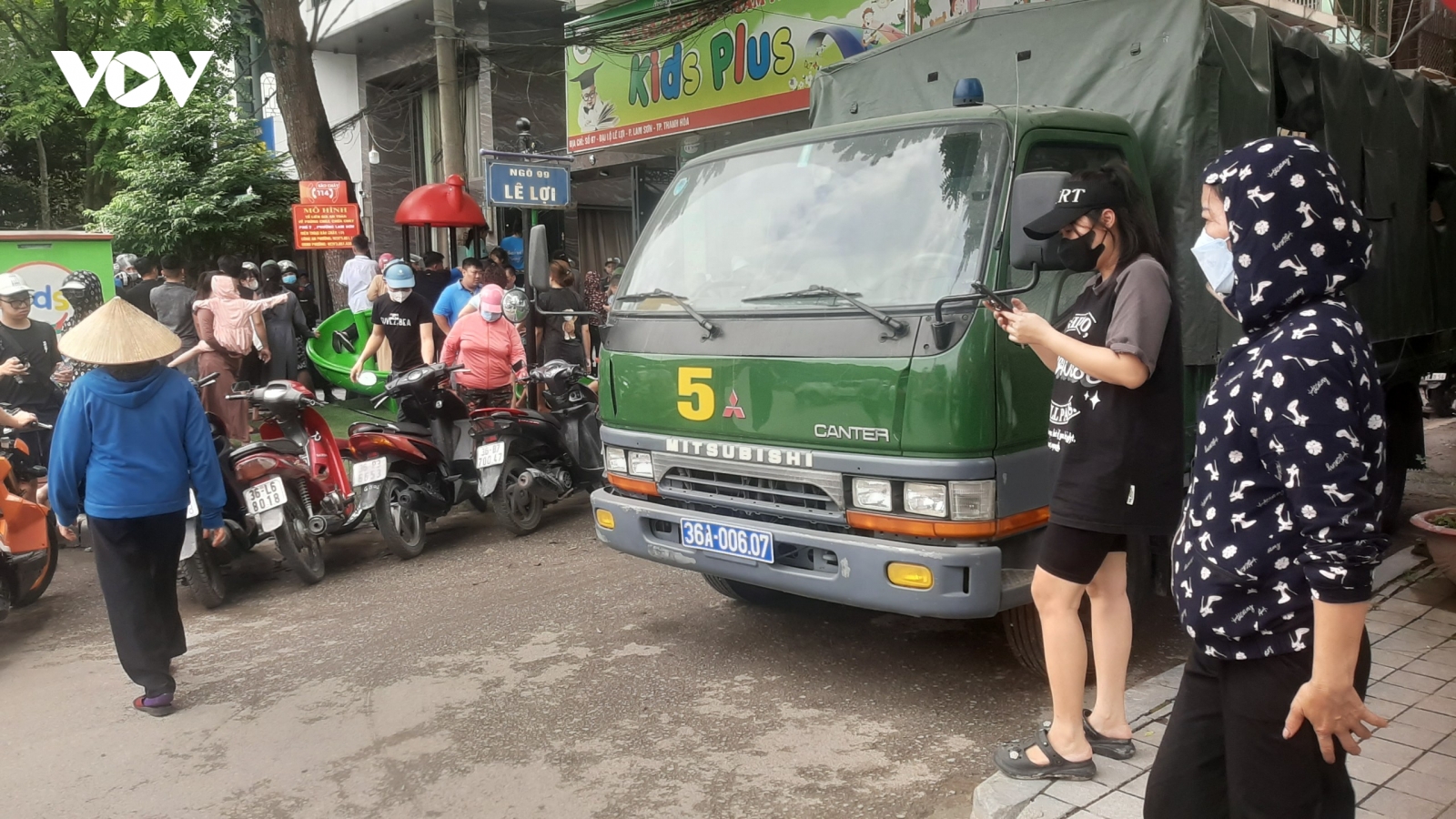 Nóng 24h: Cảnh sát khám xét nhà 2 "đại ca giang hồ" khét tiếng Thanh Hóa