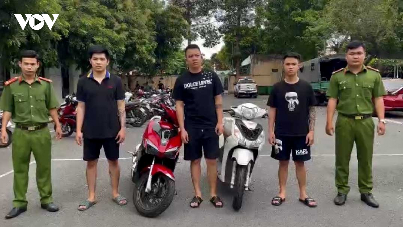 Tạm giam 3 đối tượng cho vay nặng lãi, tạt sơn đòi nợ