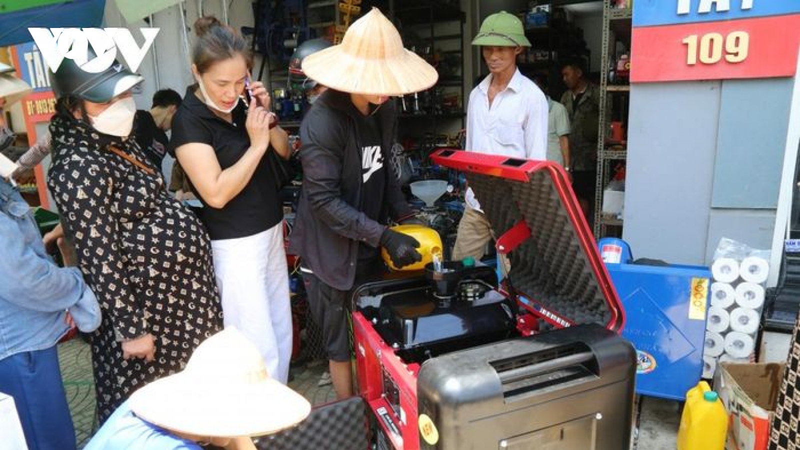 “Sốt” máy phát, quạt tích điện, điều hoà do nắng nóng cao điểm