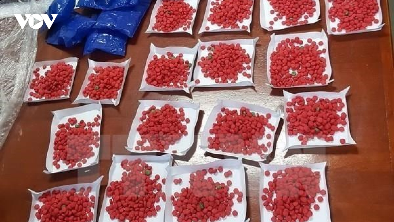Bắt 2 người nước ngoài vận chuyển trái phép ma túy từ Lào về Việt Nam