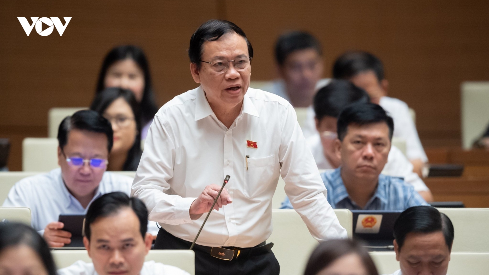 Đại biểu Quốc hội: “Bên trong cán bộ sợ sai, bên ngoài dân chúng thở dài âu lo”