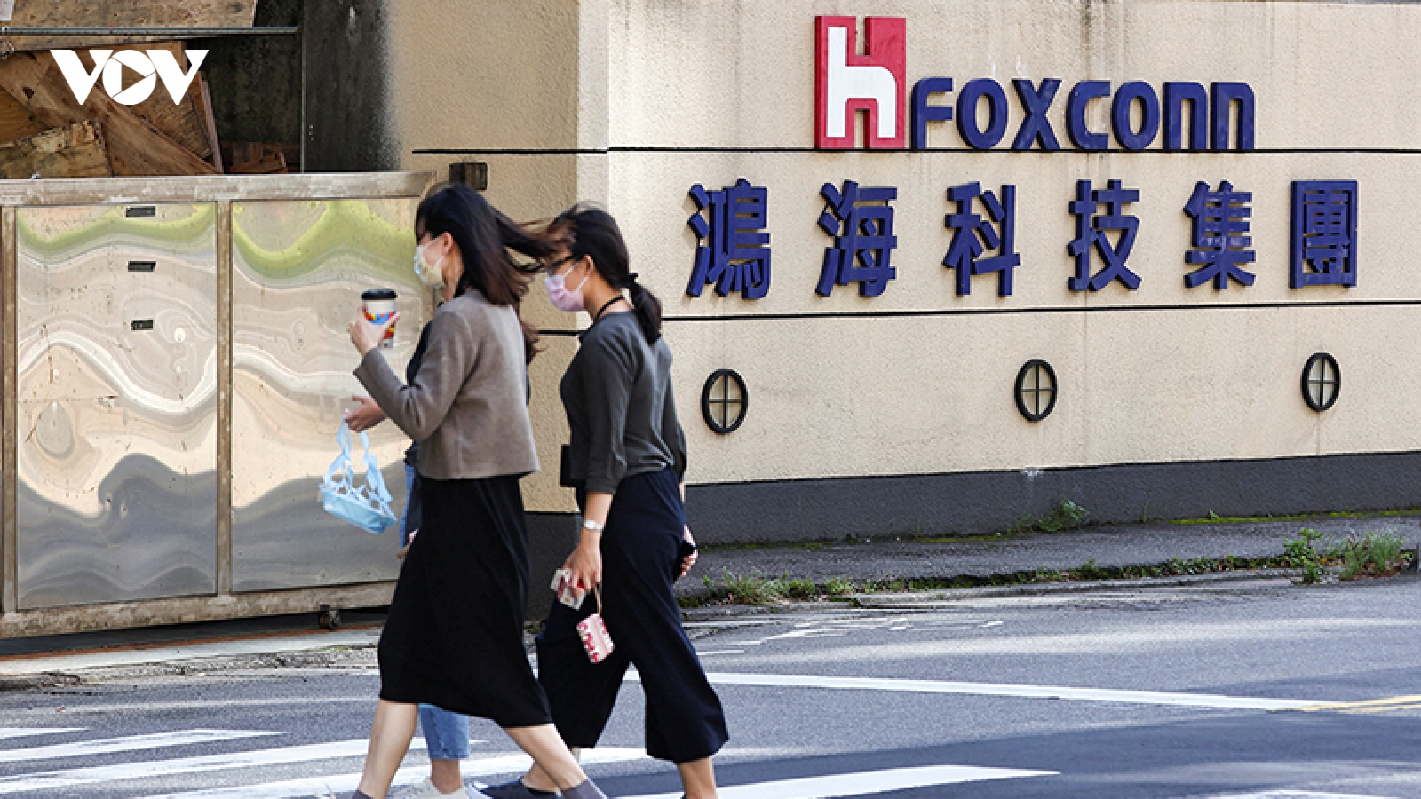 Foxconn hứa tăng thưởng cho nhân viên trước khi sản xuất iPhone 15