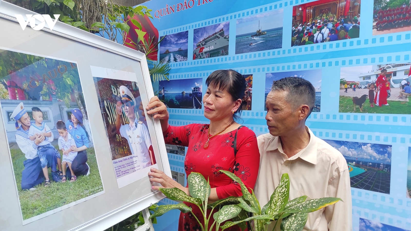 Trưng bày ảnh báo chí “Bộ đội Cụ Hồ - Người chiến sĩ Hải quân”