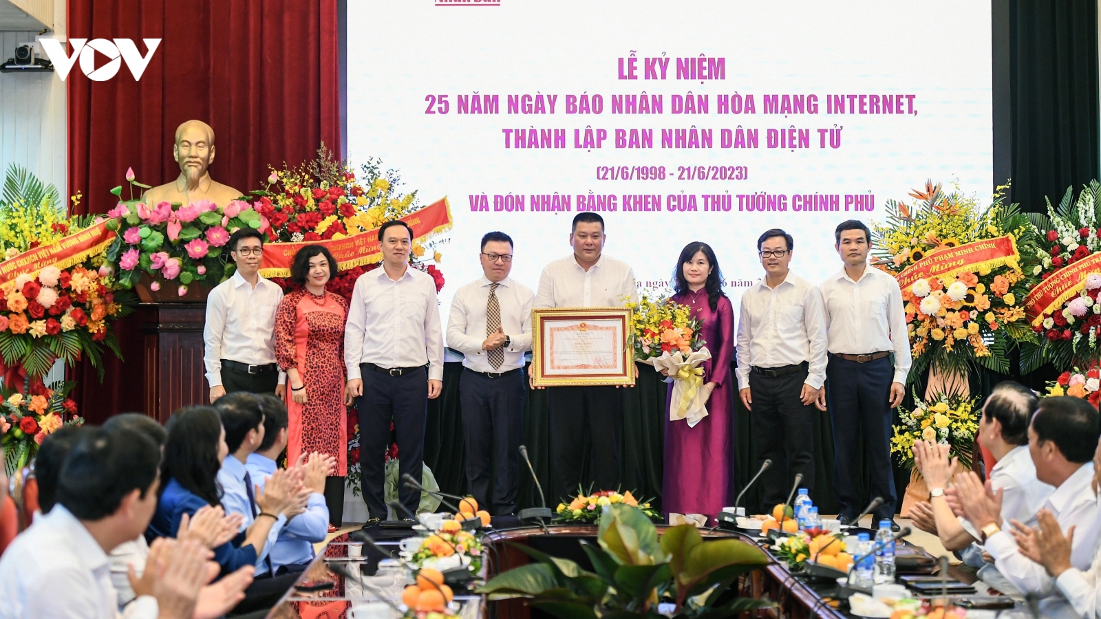 Báo Nhân Dân điện tử đón nhận bằng khen của Thủ tướng, khai trương tòa soạn hội tụ