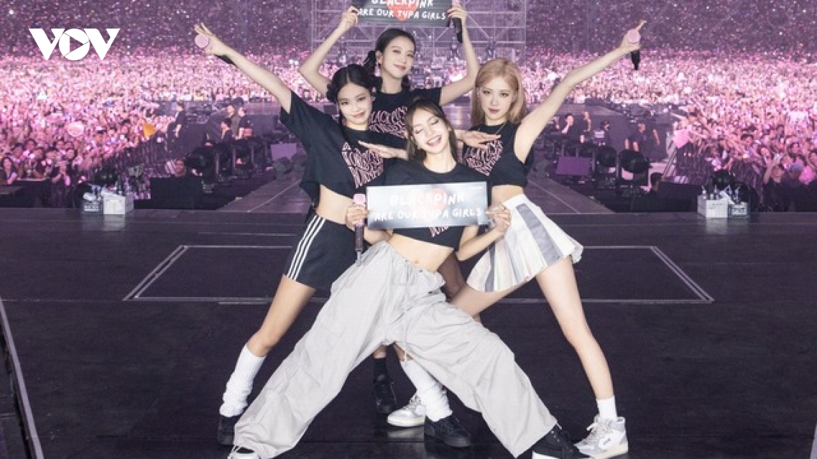 Giá vé các buổi hòa nhạc K-pop có đang quá đắt đỏ?