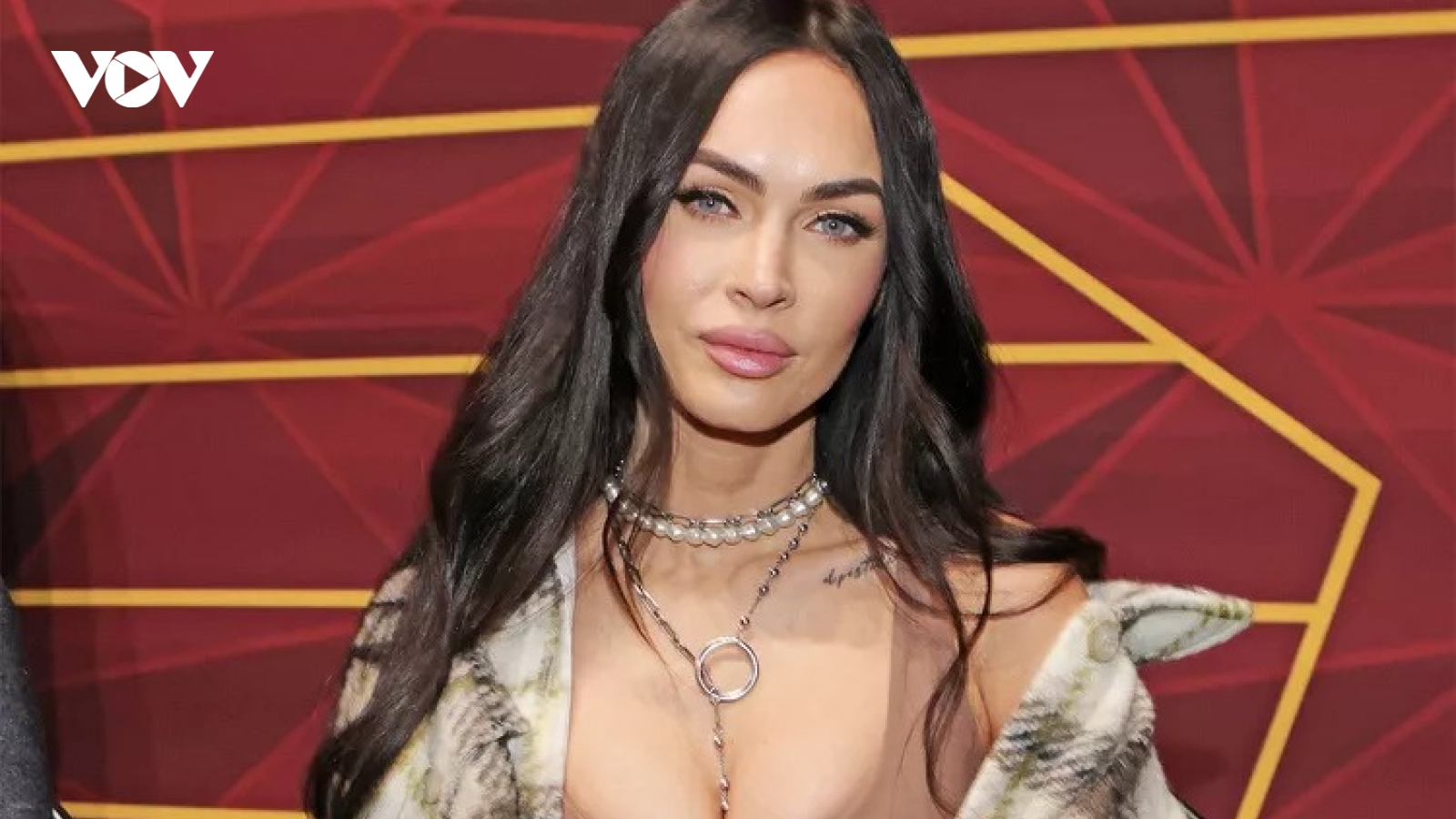 Megan Fox gay gắt trước cáo buộc ép 3 con trai mặc đồ con gái