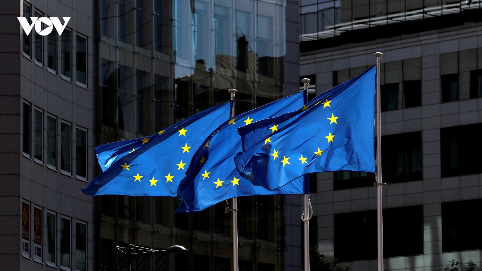 EU thông qua dự thảo quản lý AI, cấm hoàn toàn giám sát sinh trắc học