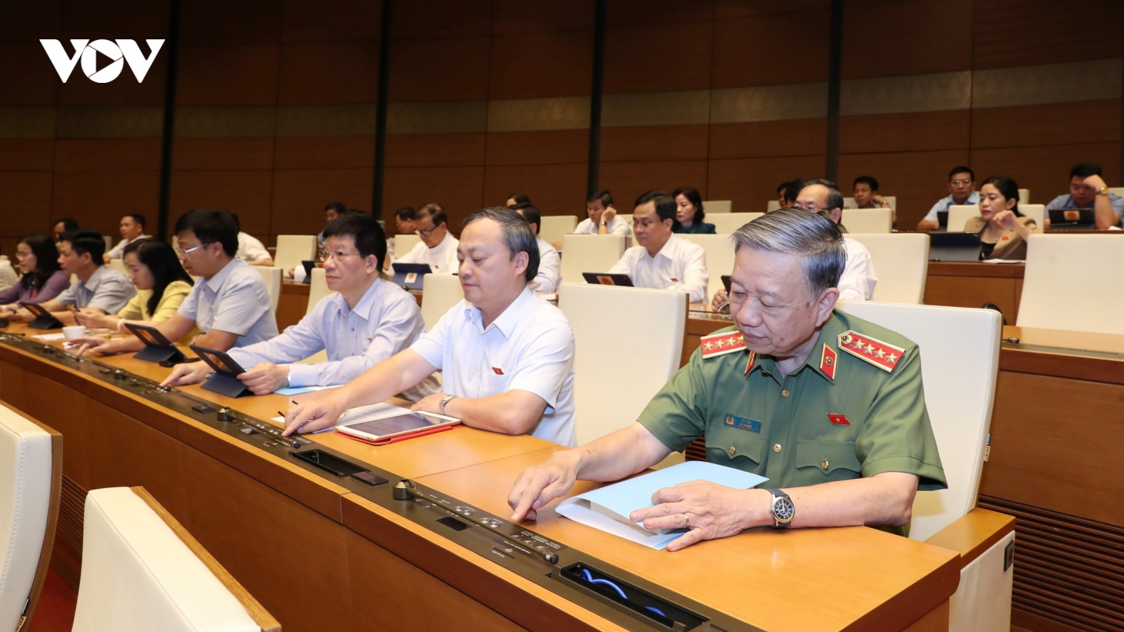 Quốc hội đồng ý tăng tuổi nghỉ hưu công an, bổ sung 6 vị trí có hàm cấp tướng