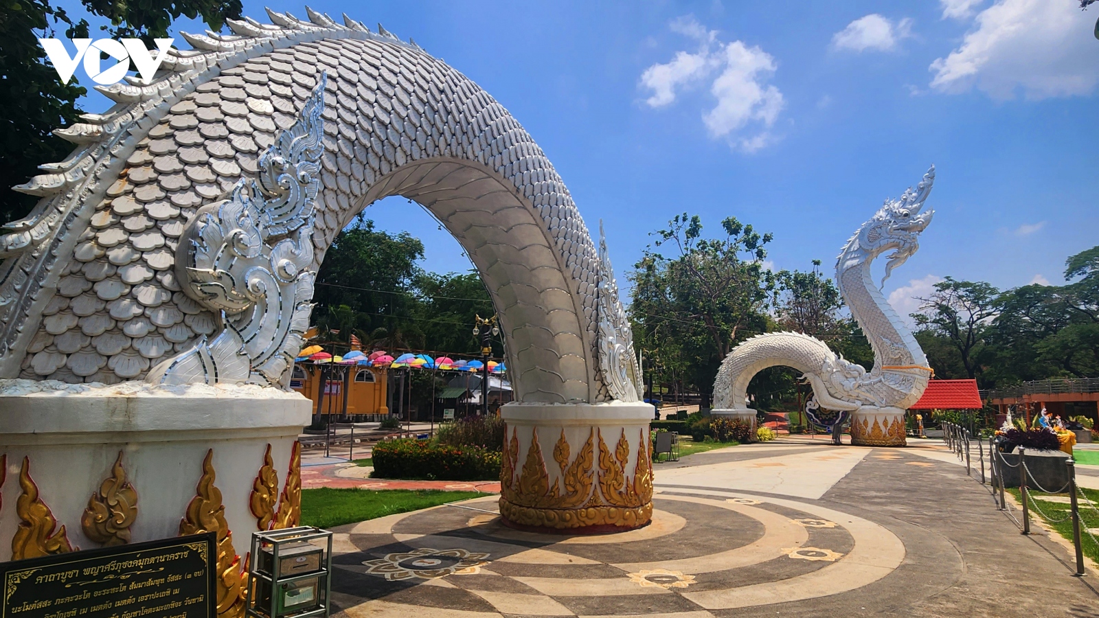 Cận cảnh tượng thần rắn Naga bằng đá cẩm thạch lớn nhất Thái Lan