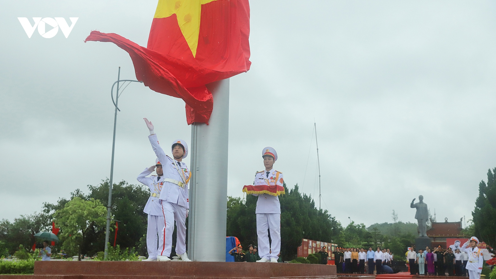 Chuyện về lá cờ Tổ quốc từ Lăng Bác tới đảo tiền tiêu Cô Tô