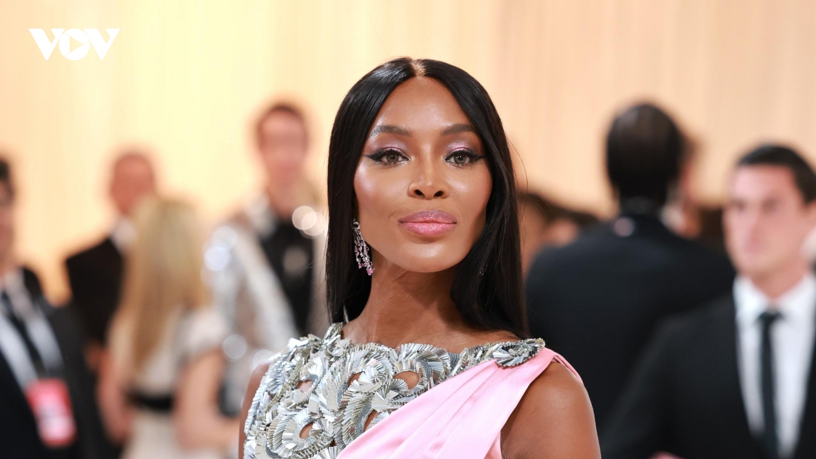 Siêu mẫu Naomi Campbell có con thứ 2 ở tuổi U60
