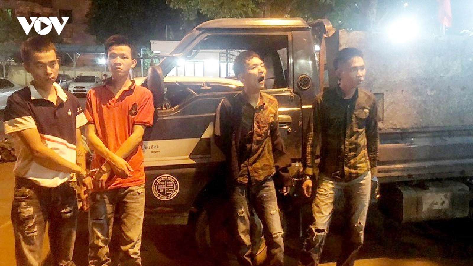 Hà Nội: Bốn đối tượng chung tiền mua ô tô tải để "hành nghề" trộm cắp