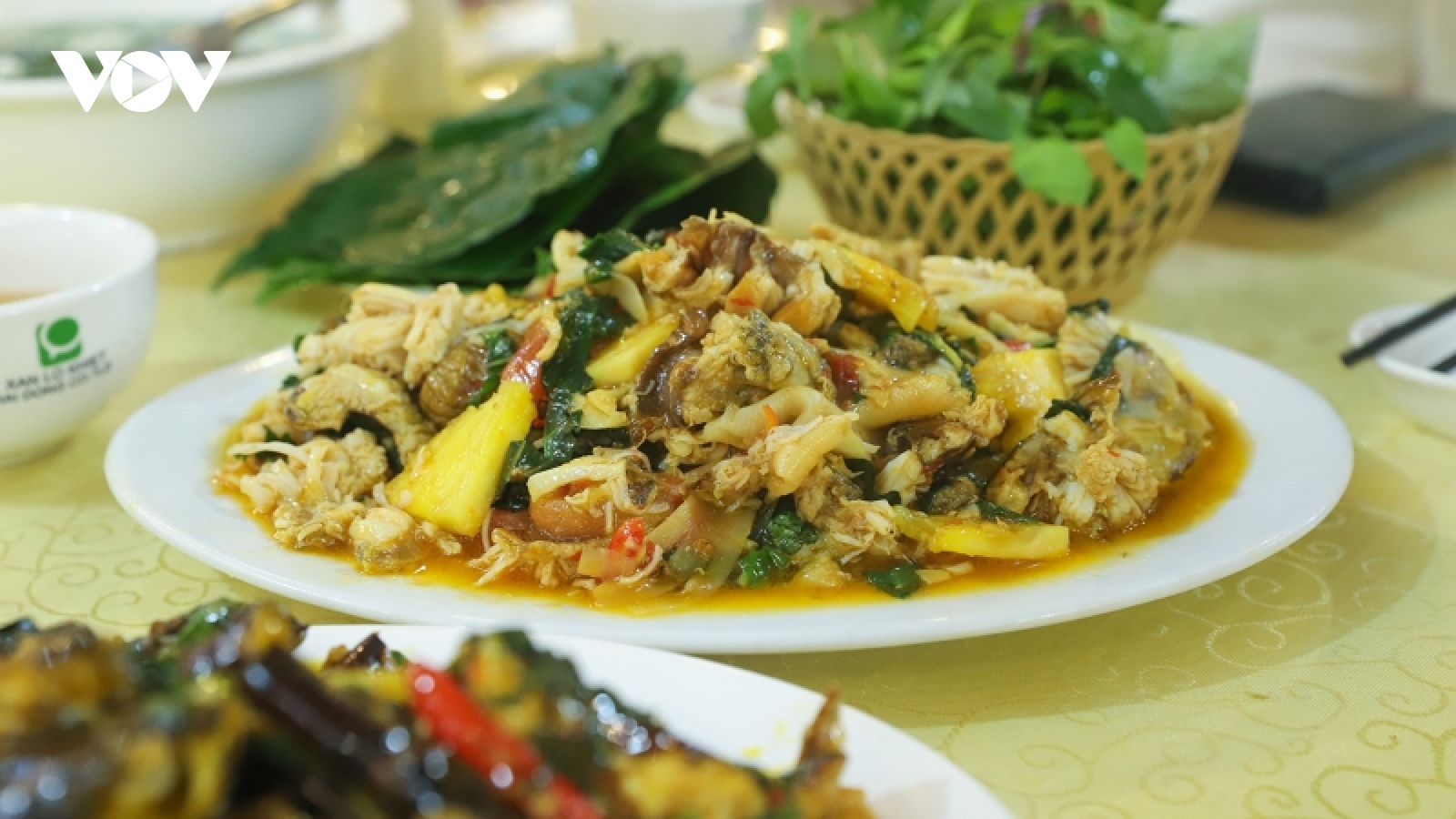 Chi tiền triệu để ăn đặc sản “10 chân 4 mắt” ở Quảng Ninh