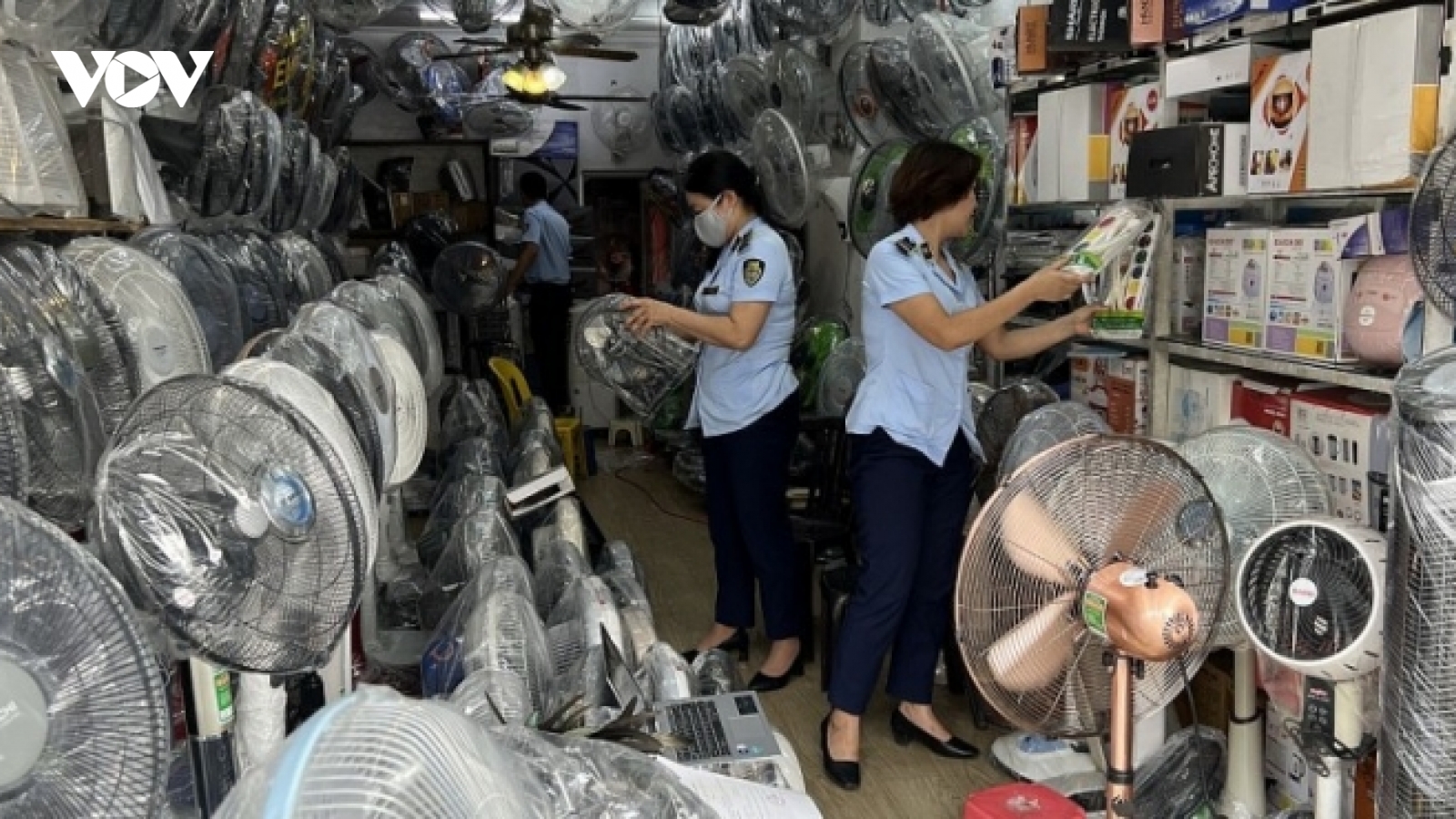 Tăng cường kiểm tra và công khai tên các cơ sở kinh doanh thiết bị điện