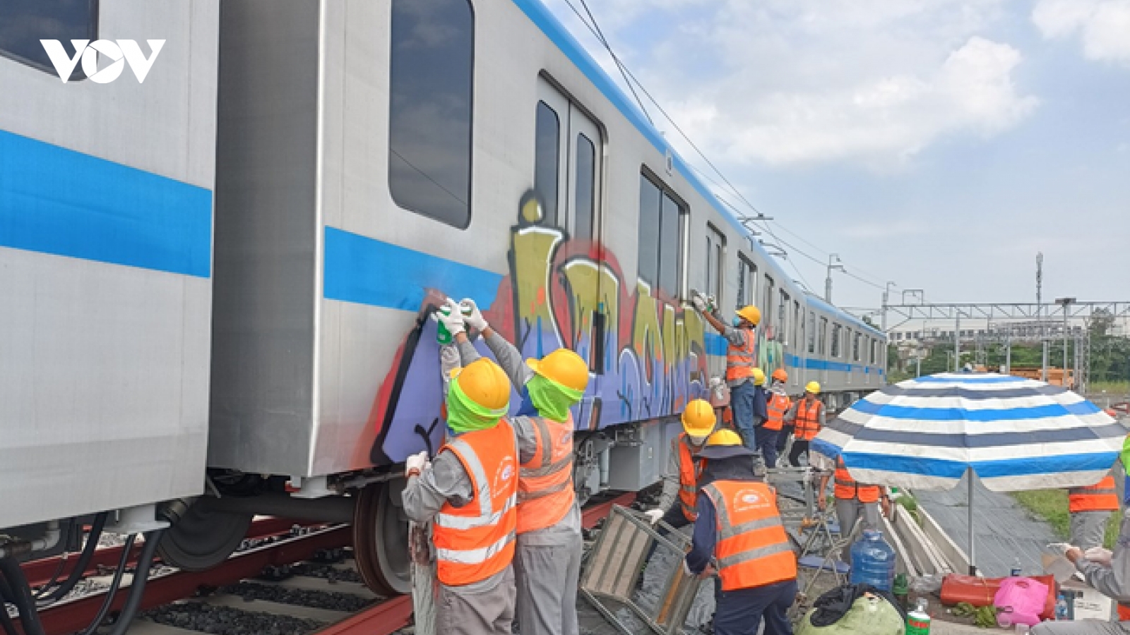 Công an TP.HCM xác định người vẽ bậy lên tàu Metro số 1