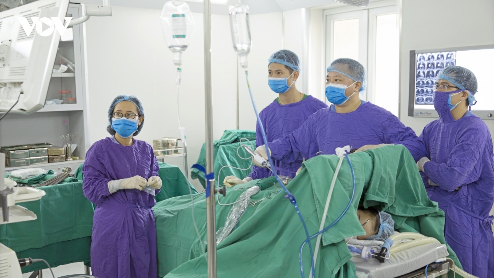 Phát hiện ra khối u lớn chèn ép phổi trong khi đi mổ ruột thừa