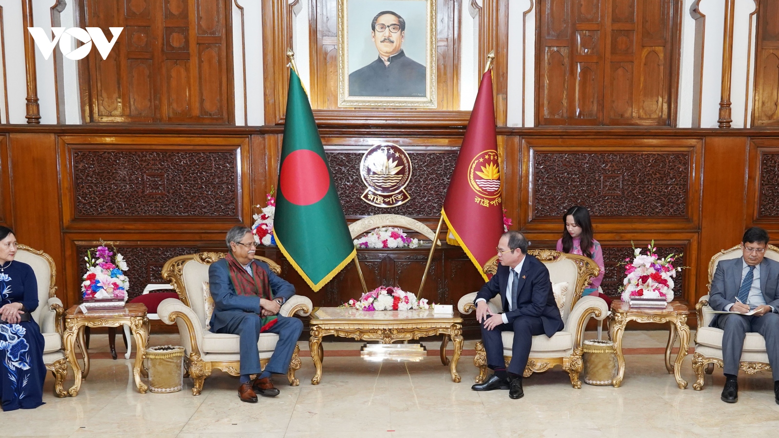 Đại sứ Nguyễn Mạnh Cường trình Thư ủy nhiệm lên Tổng thống Bangladesh