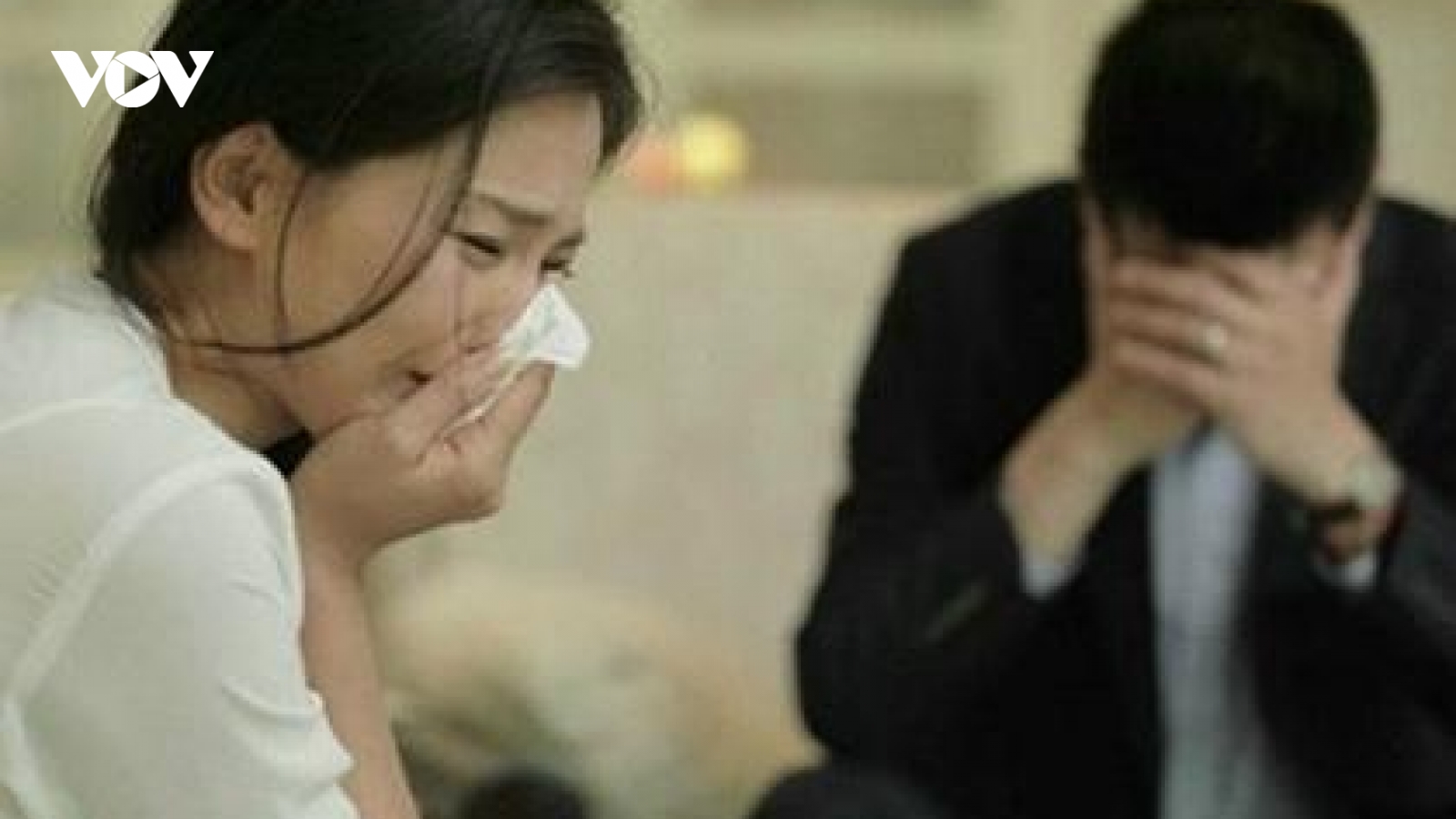 Đau đớn phát hiện chồng mới cưới ngoại tình ngay sau đêm tân hôn