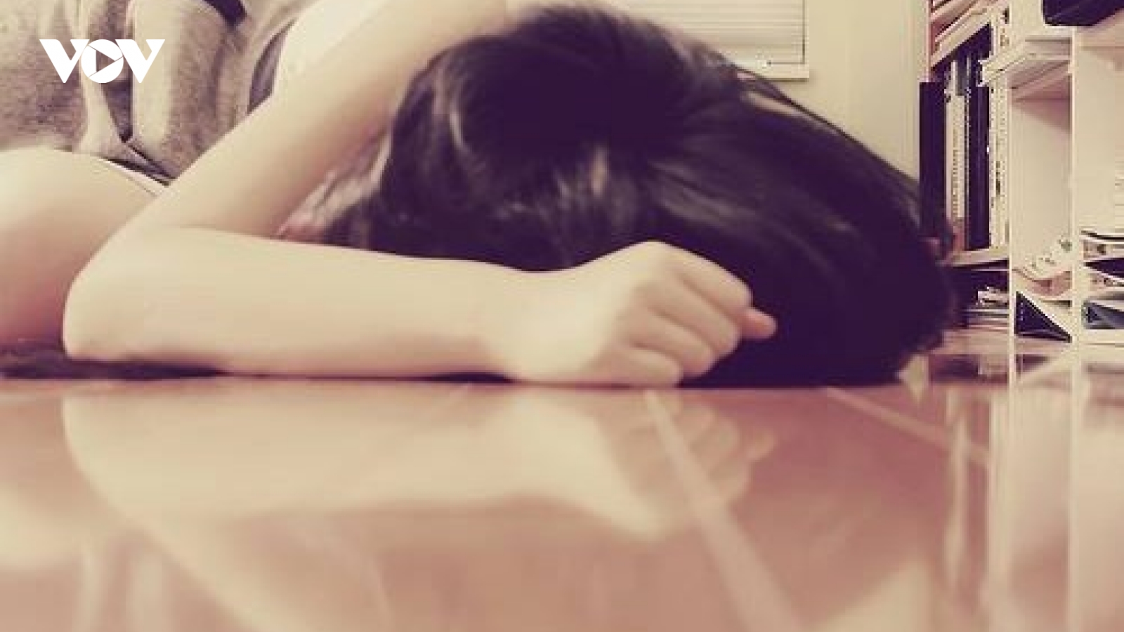 Choáng váng khi tình cờ nghe được cuộc điện thoại của người yêu với bạn
