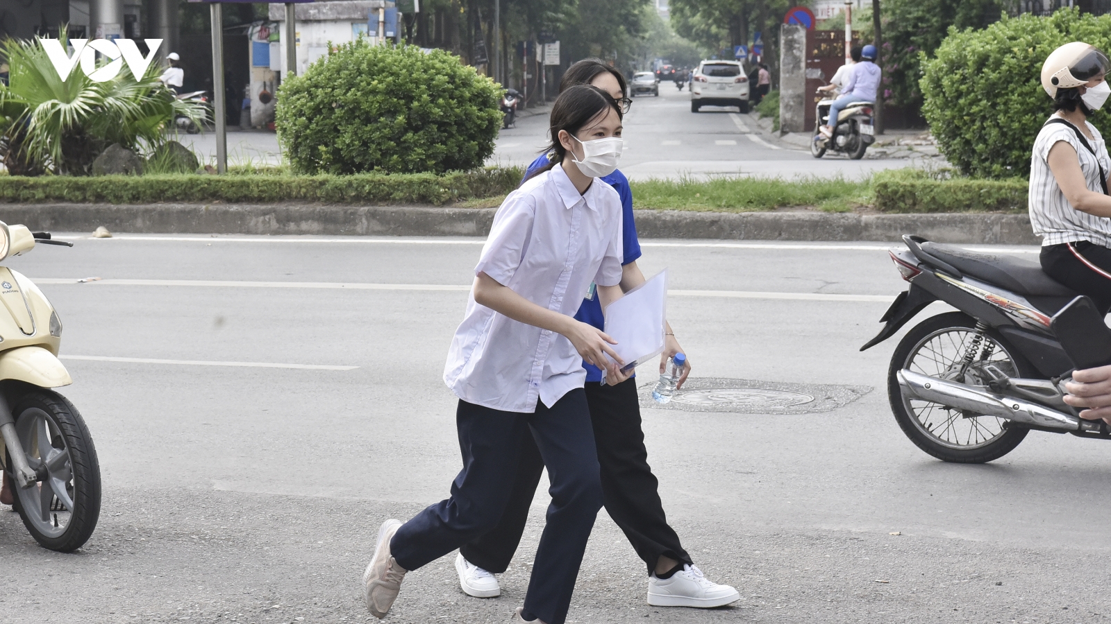 Gần 115.000 học sinh Hà Nội dự thi môn đầu tiên kỳ thi vào lớp 10