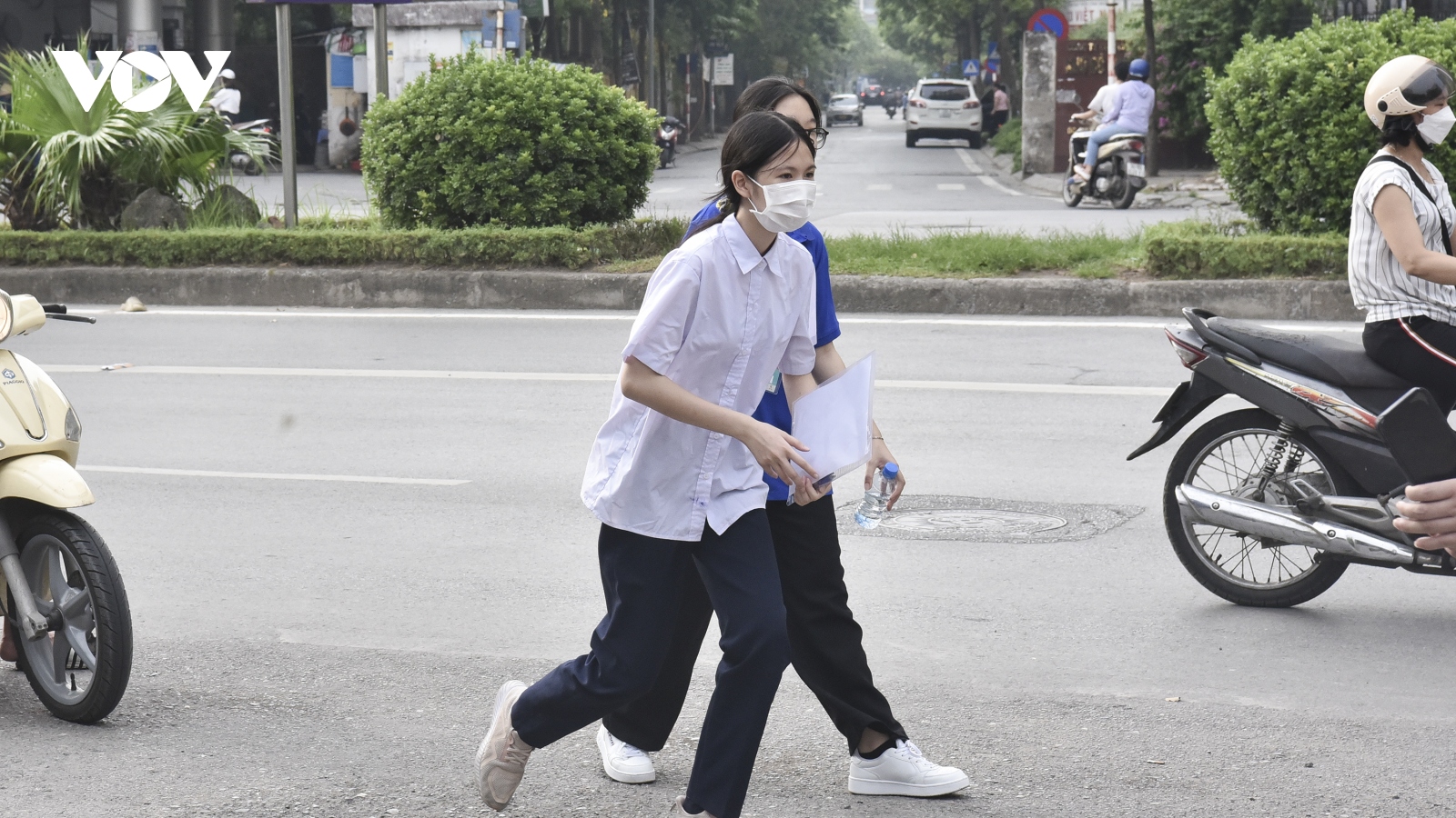 Gần 115.000 học sinh Hà Nội dự thi môn đầu tiên kỳ thi vào lớp 10