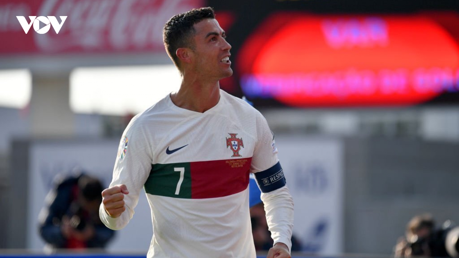 Ronaldo ghi bàn duy nhất, Bồ Đào Nha thắng nhọc Iceland