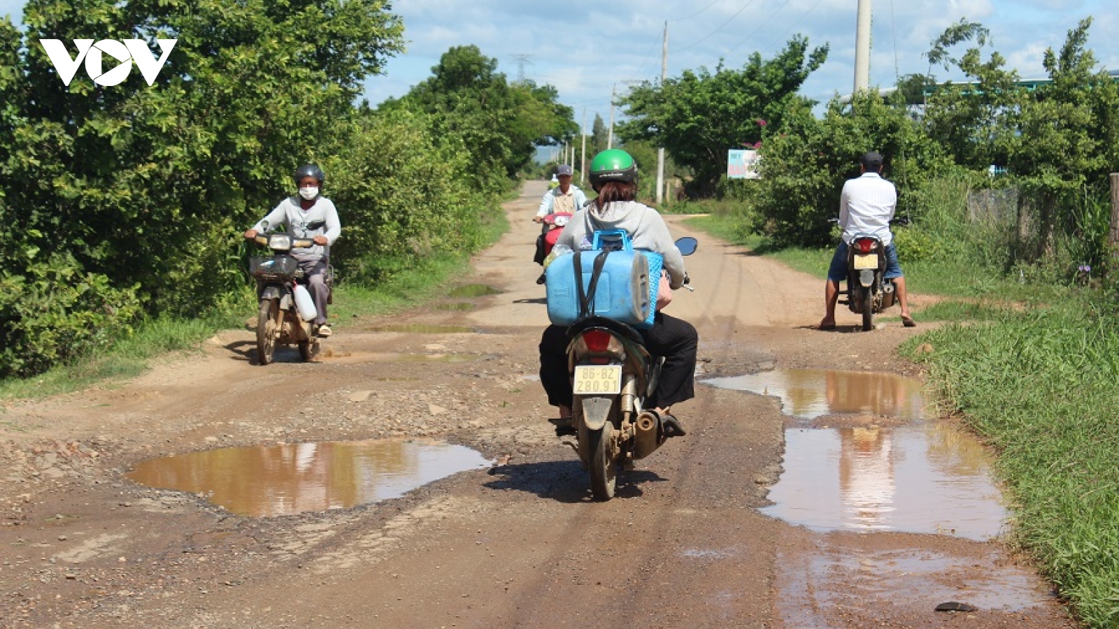 Đường về xã vùng sâu Phan Tiến xuống cấp nghiêm trọng