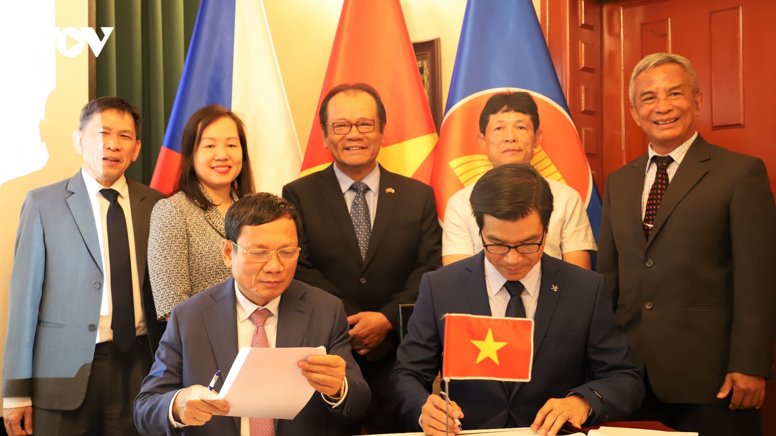 Liên hiệp hội người Việt Nam tại châu Âu và ĐH Tôn Đức Thắng ký thỏa thuận hợp tác