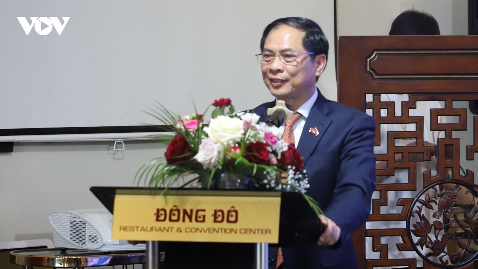 Bộ trưởng Bùi Thanh Sơn gặp gỡ đại diện cộng đồng người Việt Nam tại Séc và châu Âu