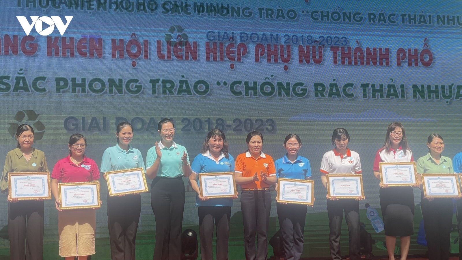 Phụ nữ TP.HCM tiên phong chống rác thải nhựa