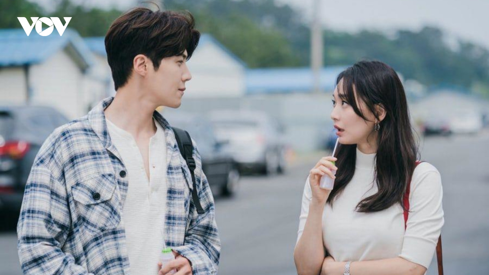 Những bóng hồng từng sánh vai với Kim Seon Ho