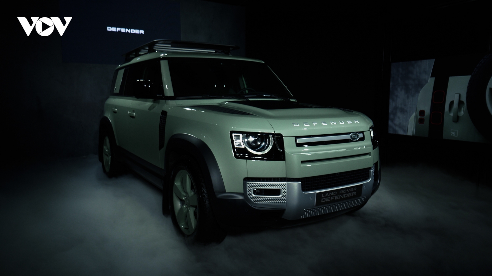 Ảnh chi tiết Land Rover Defender phiên bản kỷ niệm 75 năm giá hơn 7 tỷ đồng