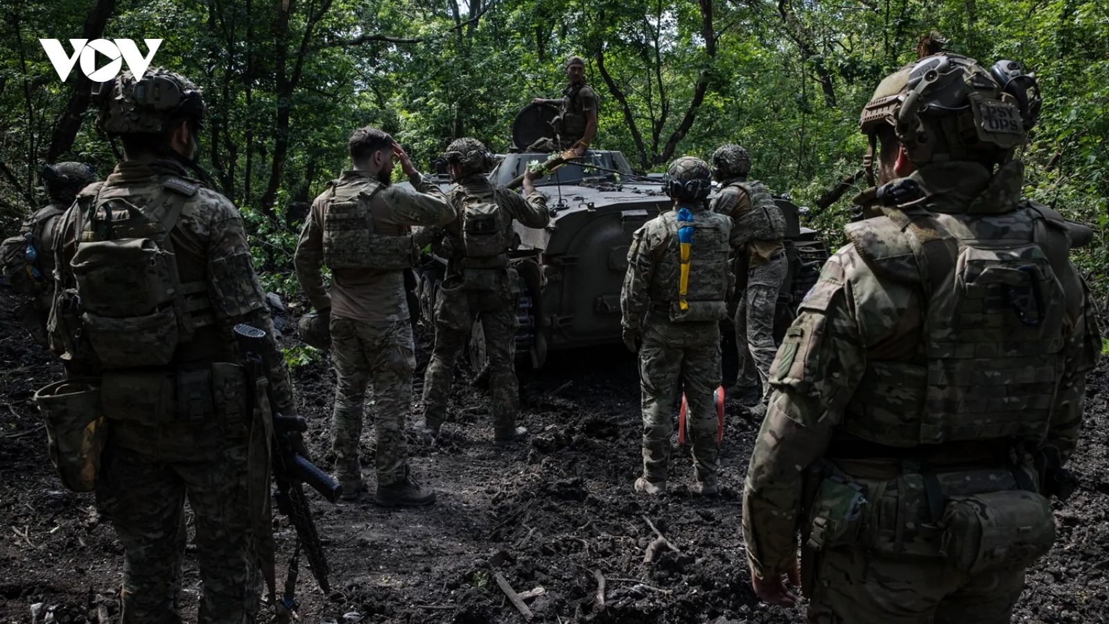 Ukraine loay hoay tìm cách vượt bãi mìn và đối phó trực thăng sát thủ của Nga
