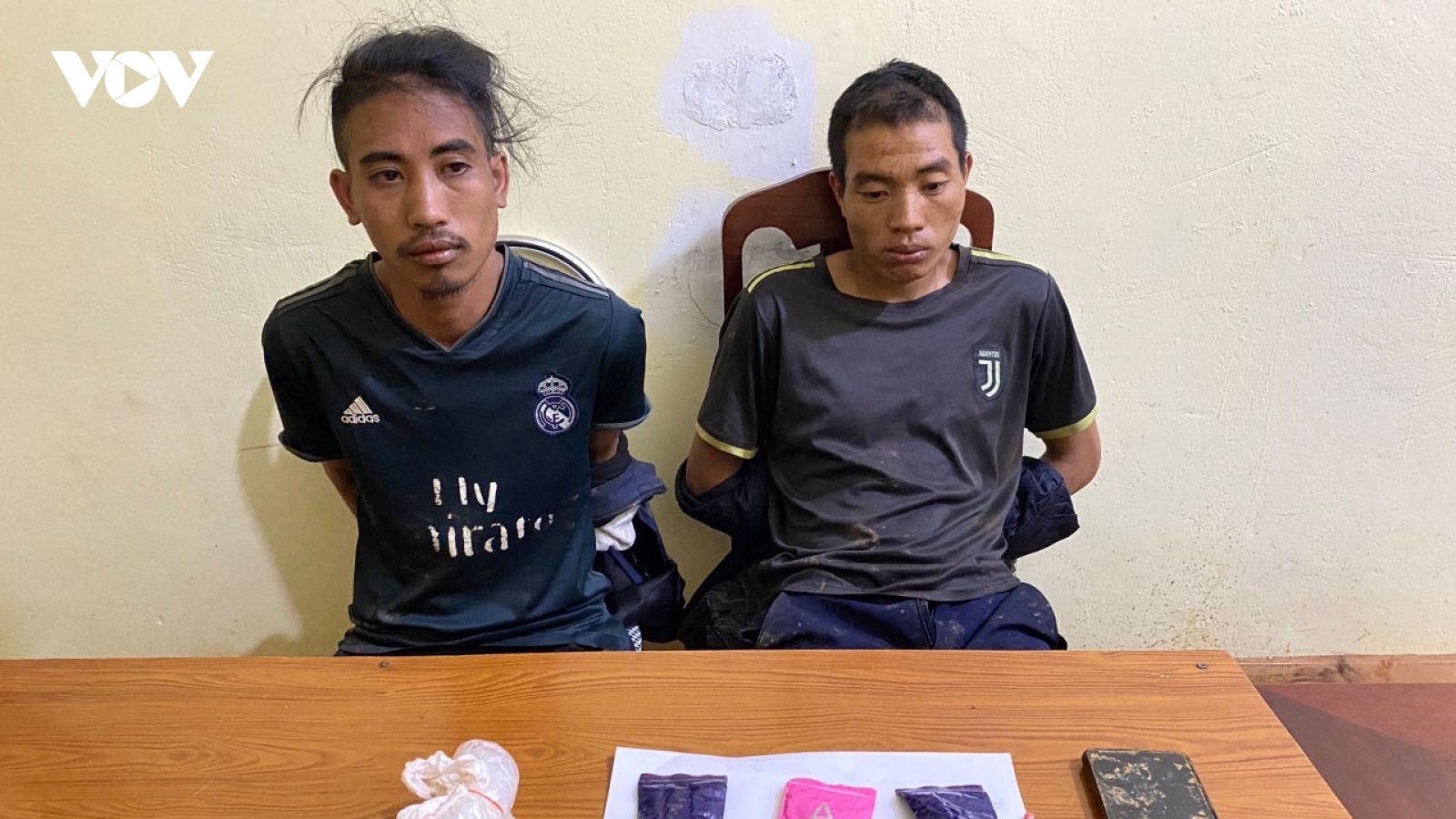 2 đối tượng người Lào mang hơn 1.200 viên ma túy sang Việt Nam bán kiếm lời