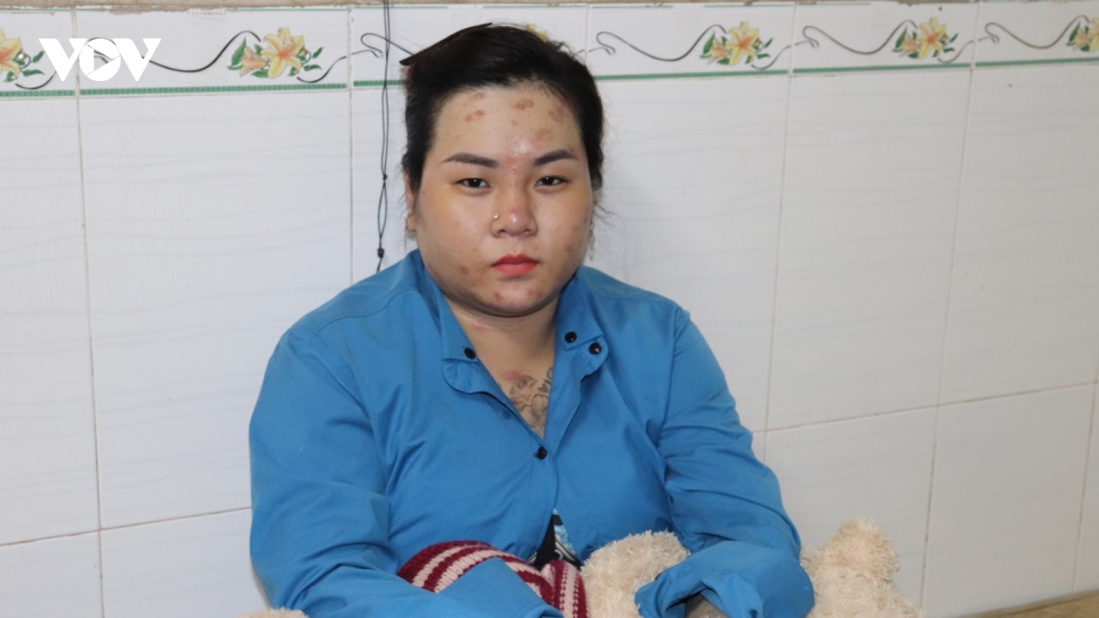 Đối tượng mang ma túy cầm 2 khẩu súng trong nhà nghỉ