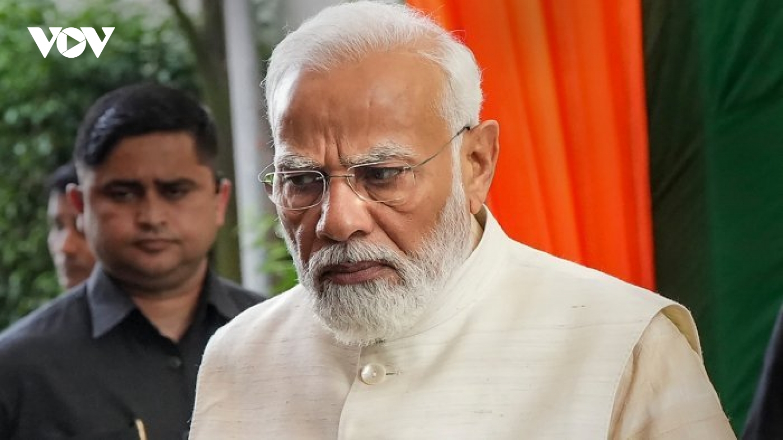 Thủ tướng Ấn Độ Modi thị sát hiện trường vụ tai nạn đường sắt