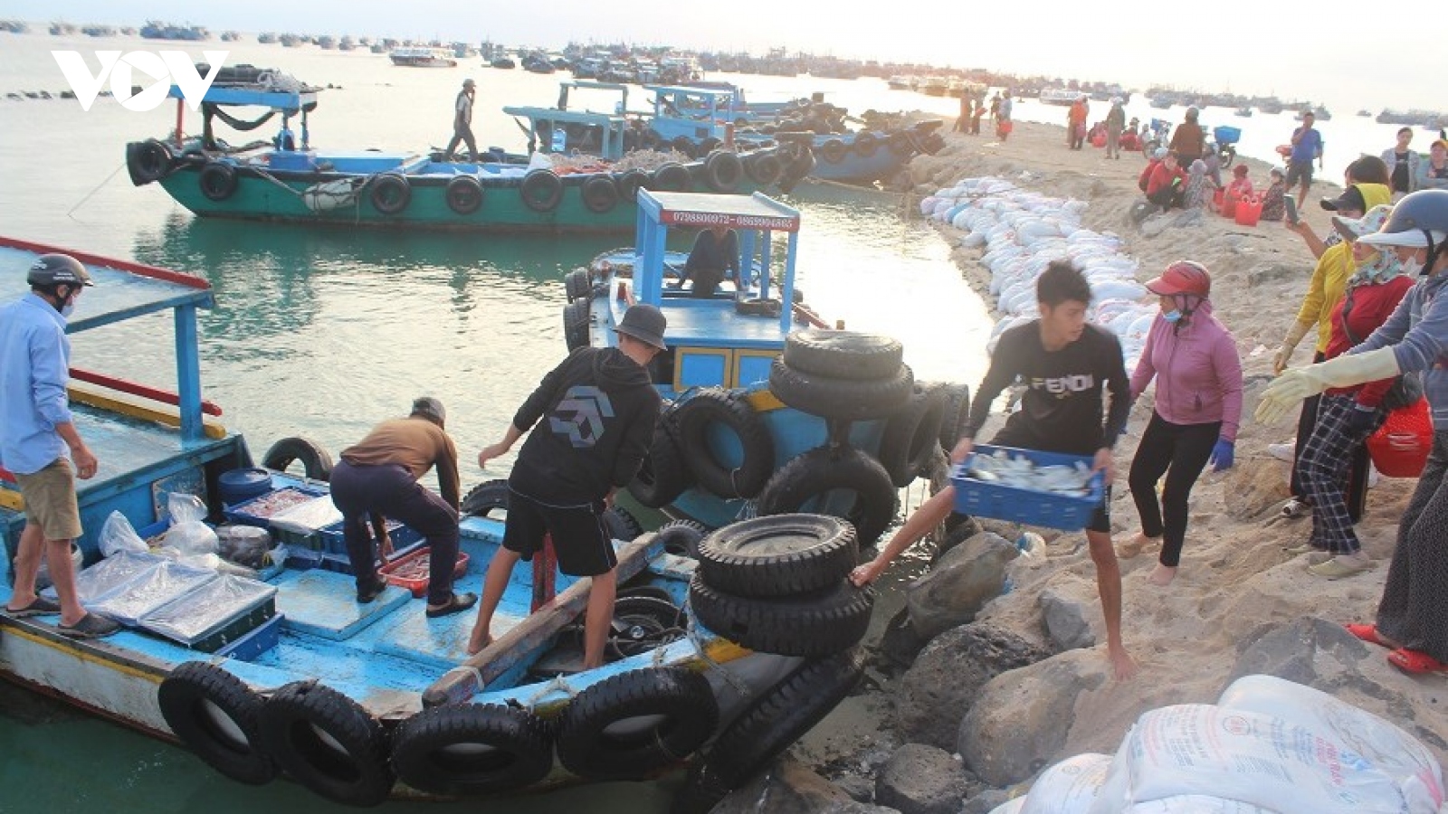 2 lao động trên tàu cá tử vong nghi bị ngạt khí ở Bình Thuận
