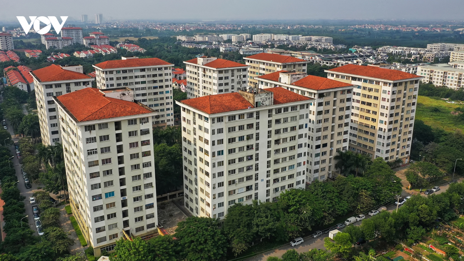 Nhà ở xã hội, đừng để người thu nhập thấp phải mua trên báo, tivi