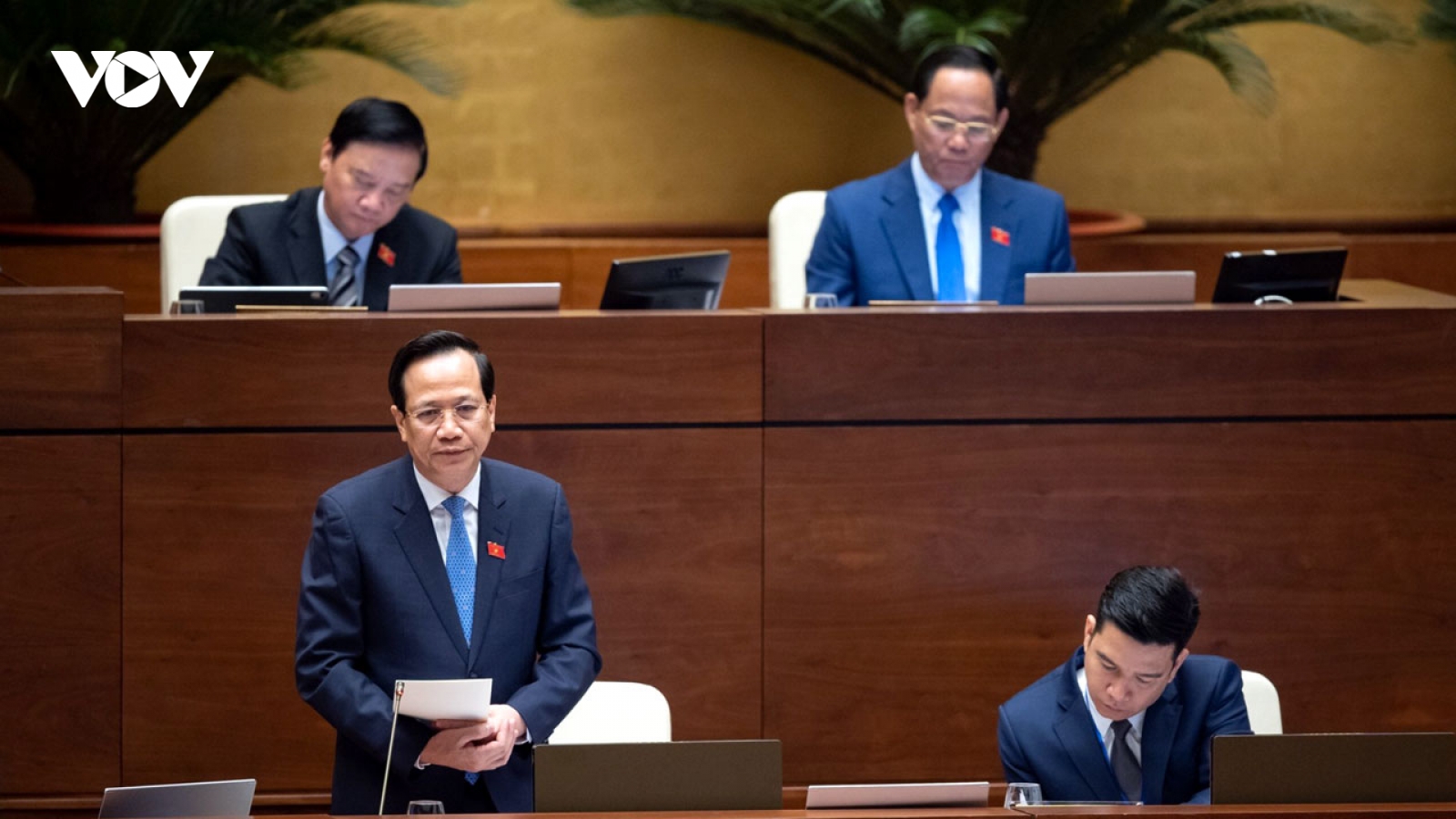 Chất vấn Bộ trưởng Đào Ngọc Dung: Lao động xuất khẩu bỏ trốn, bị lừa vẫn nhức nhối