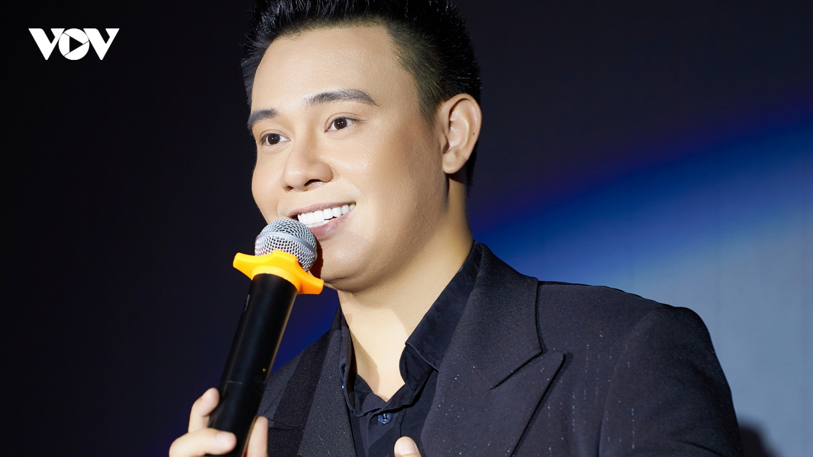 Đông Hùng ra mắt album đầu tay sau 10 năm đi hát trả nợ cho mẹ