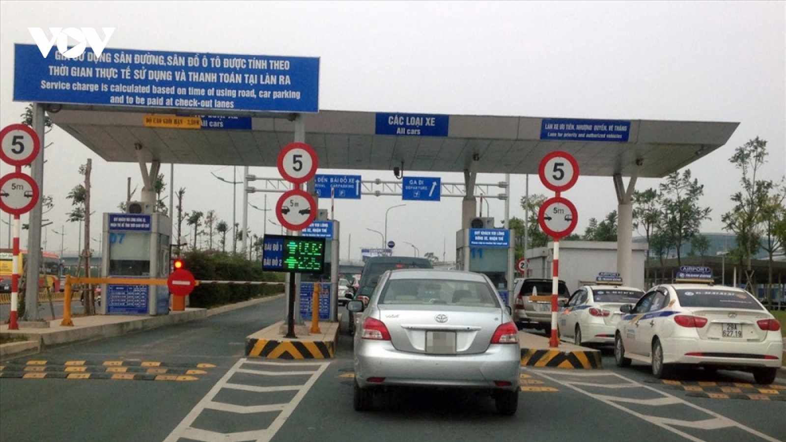Bộ GTVT báo cáo Chính phủ triển khai thu phí không dừng ETC ở các sân bay