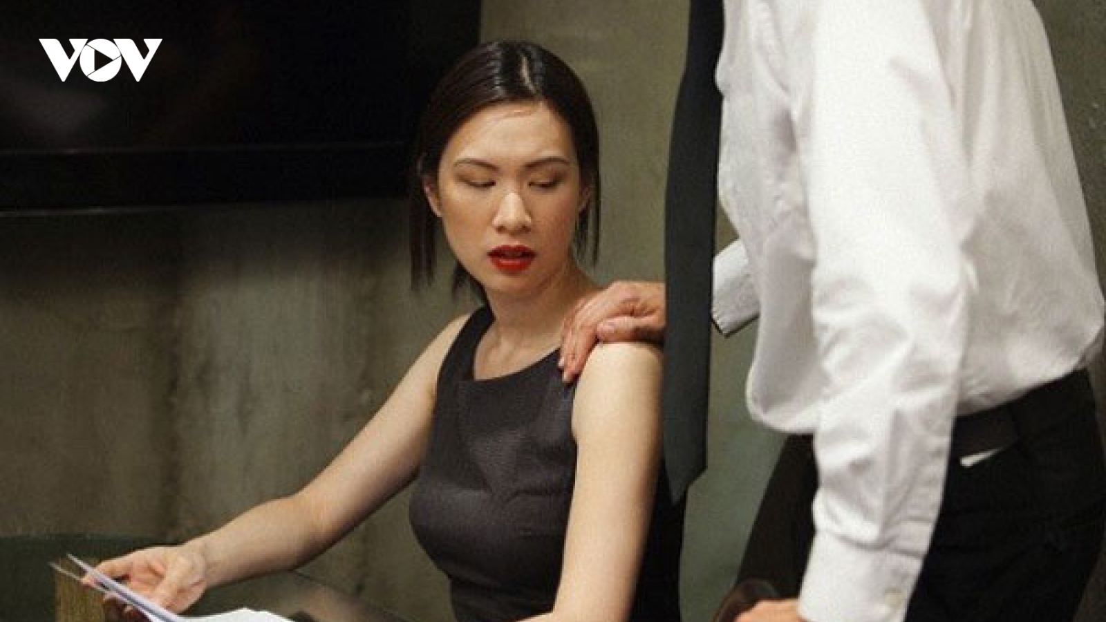 Sếp liên tục nhắn tin “tán tỉnh”, tôi phải làm sao?